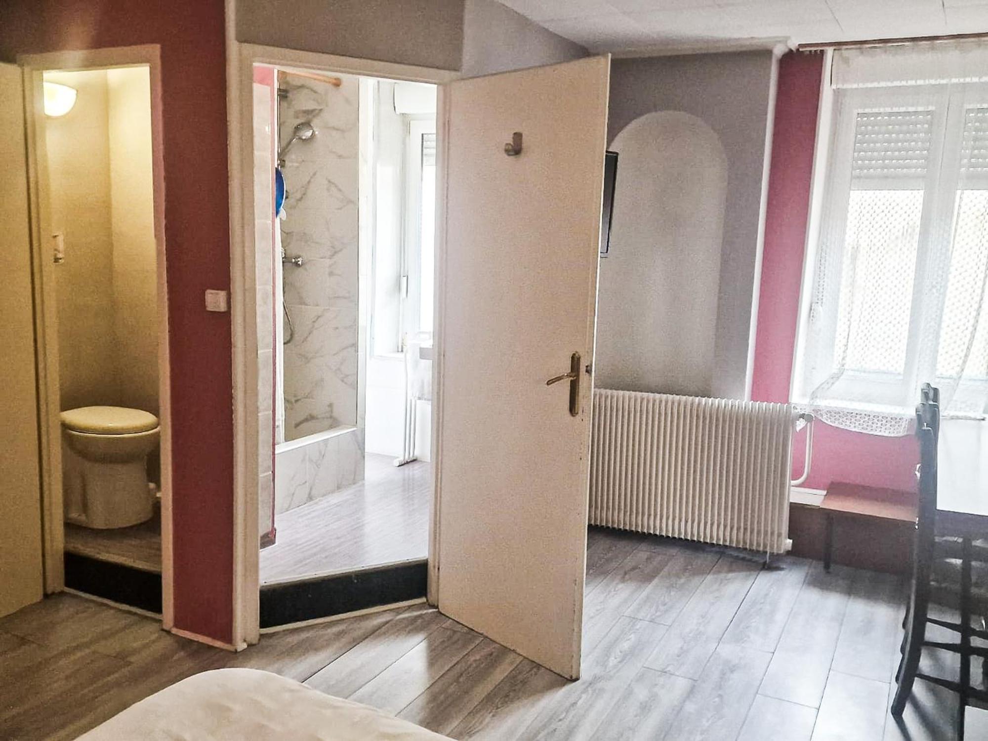 De L'academie Hotel 2*