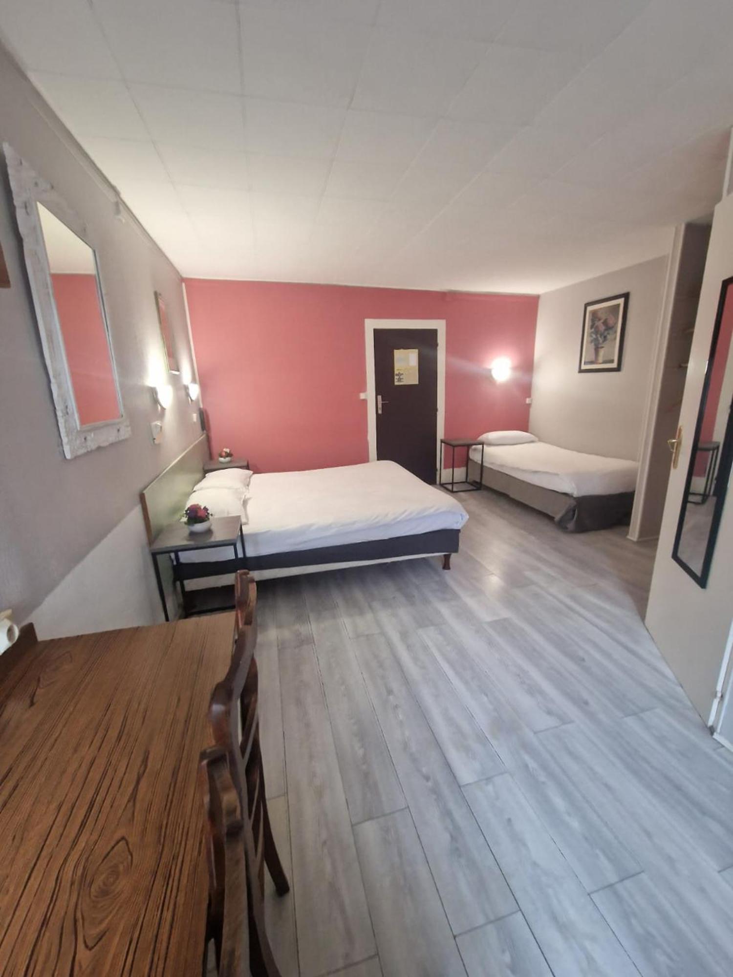 De L'academie Hotel