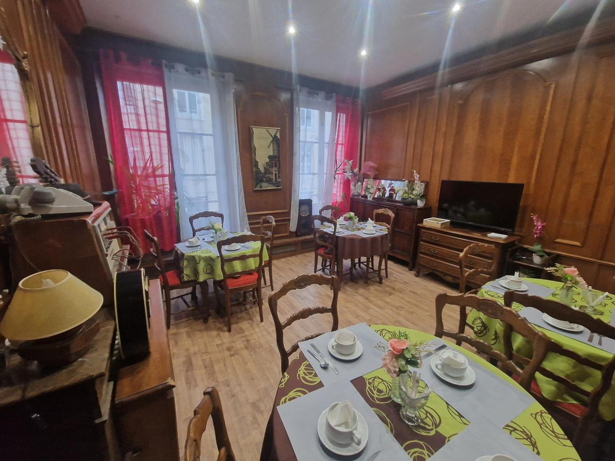 Hotel De L'academie 2*